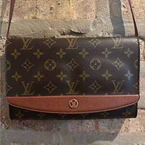 Authentic Louis Vuitton Monogram Crossbody in Brown and Tan